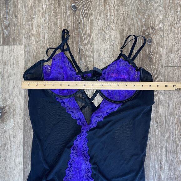 Sexy Lacy Corset With Garters And G-string - Picture 4 of 14